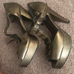 Steve Madden Bronze Heel